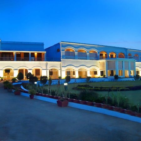 Chanakya Bnr Hotel Puri Exterior foto