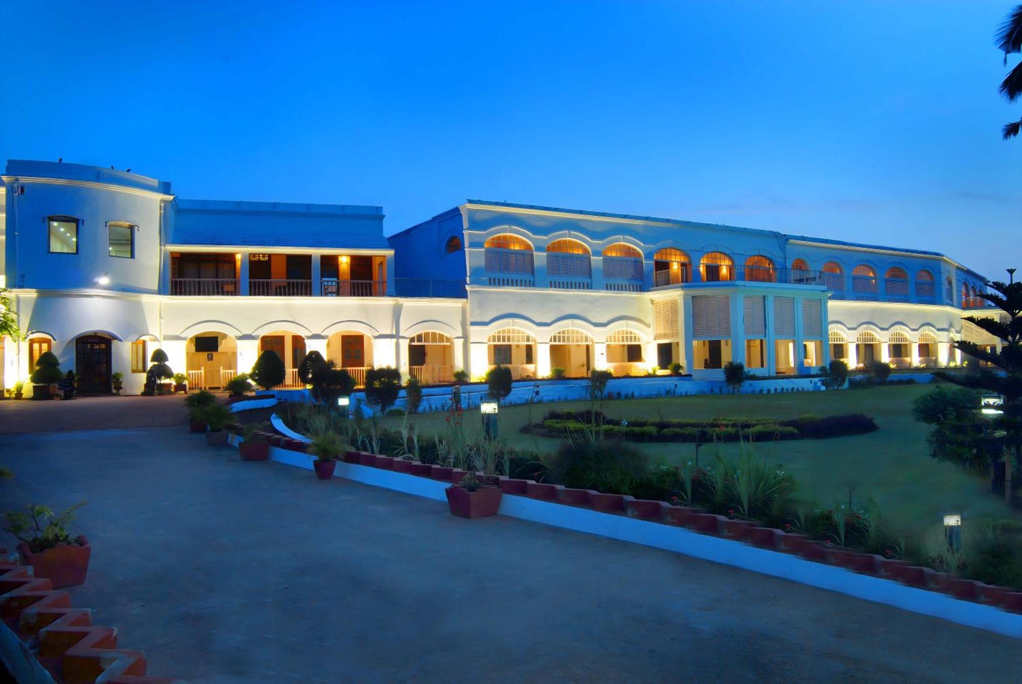 Chanakya Bnr Hotel Puri Exterior foto