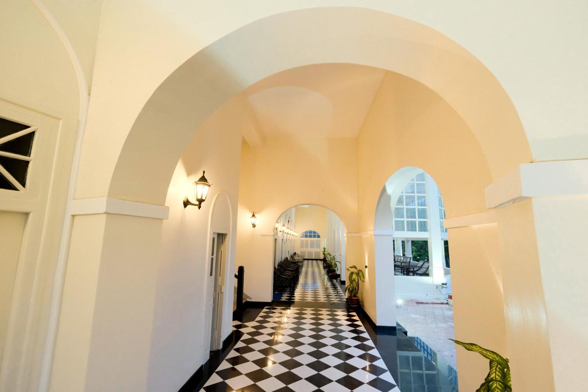 Chanakya Bnr Hotel Puri Exterior foto